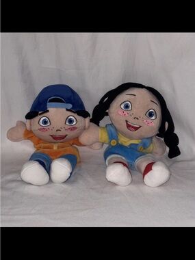 VIP Kid hand puppets Meg and Mike